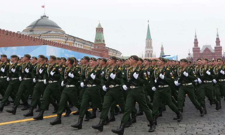 Украински историк: Който отиде на парада на 9 май в Москва, е инструмент на руската агресивна политика - Tribune.bg