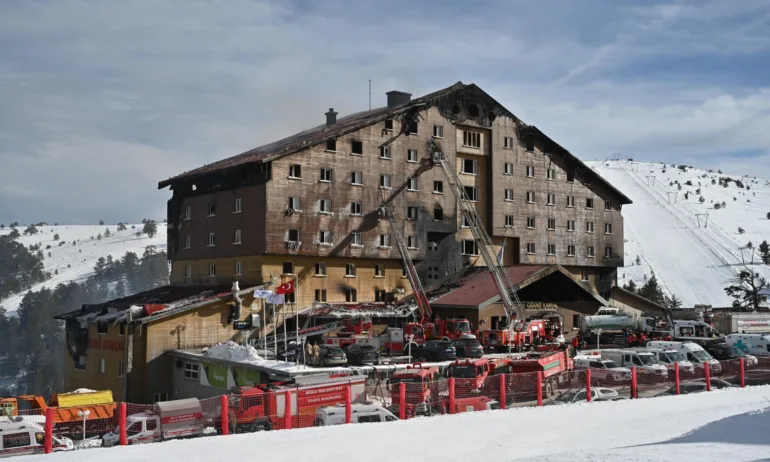 Жертвите в турския ски курорт вече са 76, сред тях има и много деца - Tribune.bg