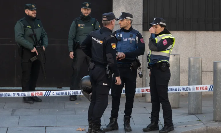 Кървави колети: Очи на животни са били изпратени до украински посолства в Европа - Tribune.bg