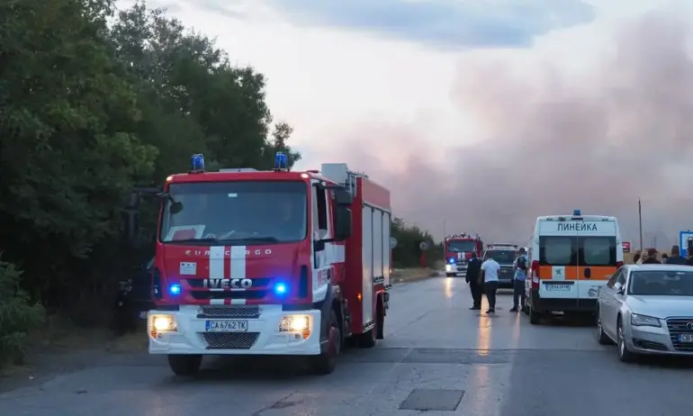 Военният Кугър проучва дали е възможно гасене от въздуха в Елин Пелин - Tribune.bg