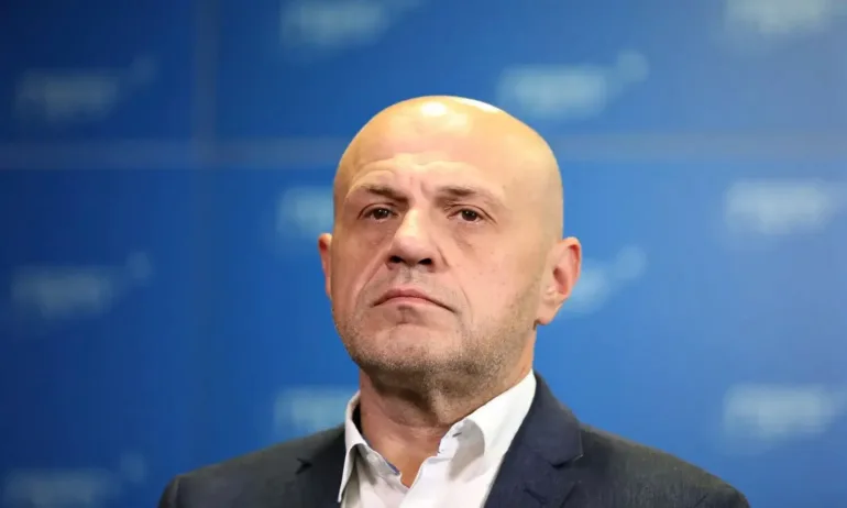 Дончев: Политиката се превърна в рецитиране/рециклиране на заклинания - Tribune.bg