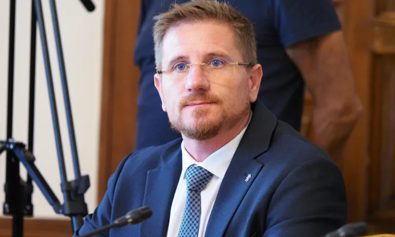 Връщането на лева е ключът към икономическия суверенитет, твърдят Възраждане - Tribune.bg