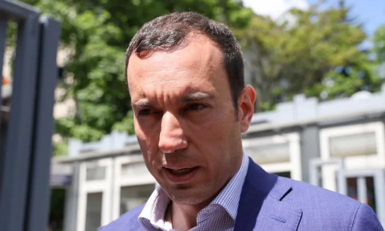 Терзиев глоби сметопочистващите фирми, които си позволиха да разкрият конфиценциалната информация, че не им плащат - Tribune.bg