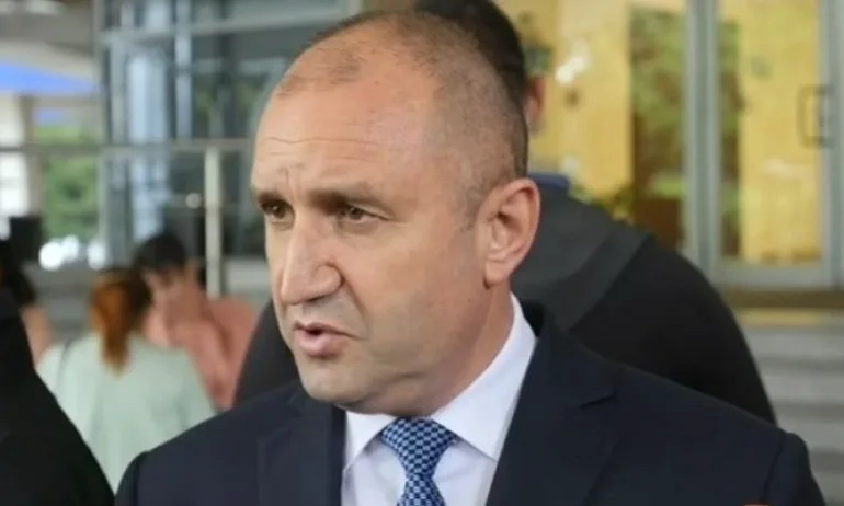 Румен Радев доволен от работата по заседналия кораб - Tribune.bg