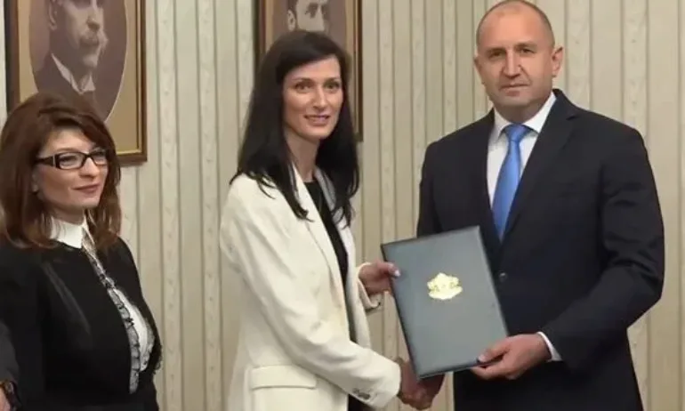 Румен Радев връчи мандата на Мария Габриел - Tribune.bg