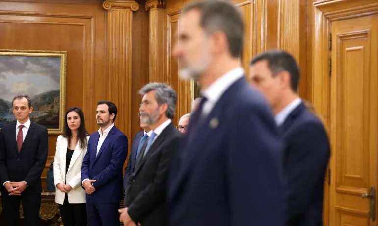 Испански министър е с коронавирус, правителството преминава на онлайн заседания - Tribune.bg