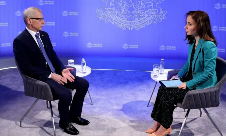 Високо напрежение: Денков към Радев - Ако иска да ползва такъв език, да си направи партия - Tribune.bg