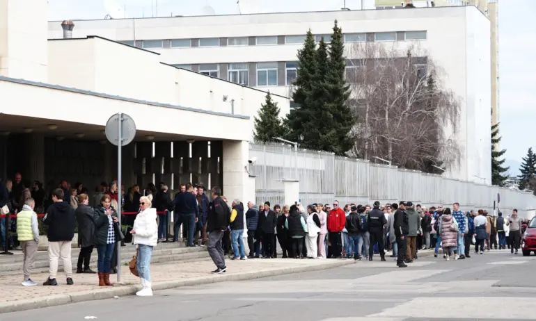 Протестиращи до Руското посолство в София не пожелаха да чуят реч на кмета Терзиев - Tribune.bg