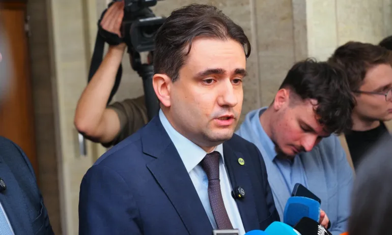 Наесен ДБ ще предложат вот на недоверие на тема завладяната държава - Tribune.bg