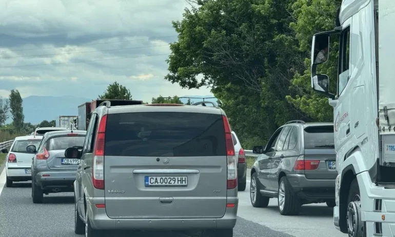 Задръстване на Тракия към Бургас след катастрофа край 103-ти километър - Tribune.bg