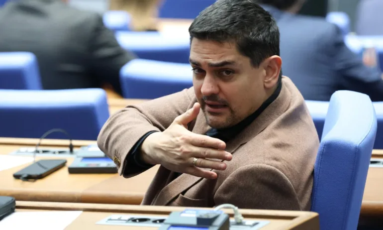 Соня Колтуклиева: Сценки от селски вечеринки ли разиграват Черепа и Руди Гела? - Tribune.bg