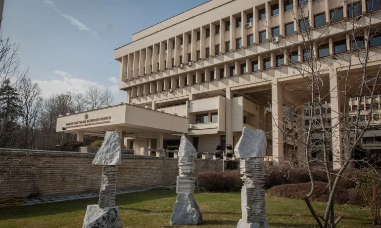 МВнР осъжда поругаването на паметника на хан Кубрат - Tribune.bg