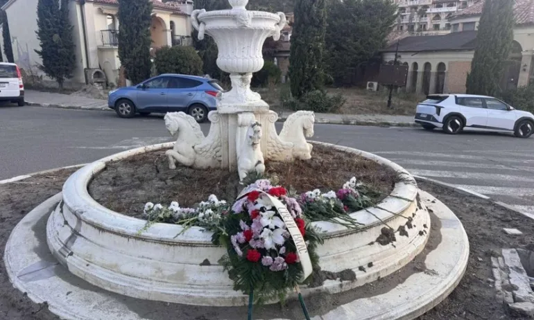 Година след потопа в Елените: Почетоха паметта на четиримата загинали - Tribune.bg