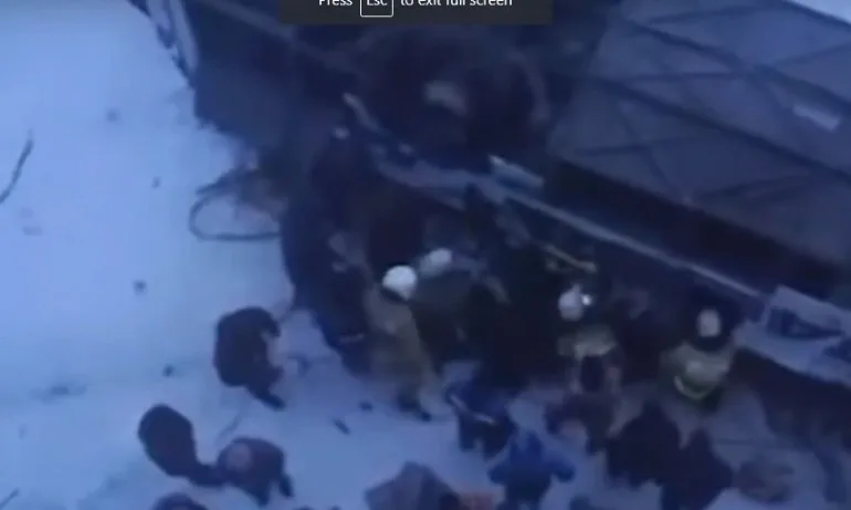 Автобус падна в река в Сибир - Tribune.bg