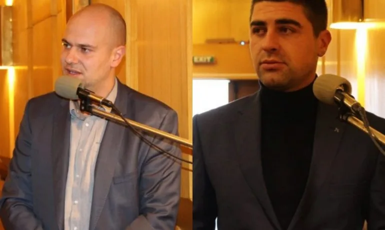 Общинският съвет в Перник осъди уволнението на Александър Александров от областната управа - Tribune.bg