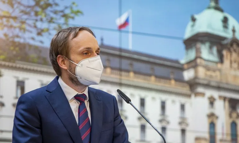 Чехия ограничи броя на служителите в руското посолство в Прага - Tribune.bg