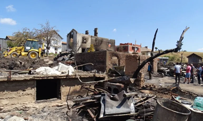 ПП ГЕРБ - СДС и евродепутатите от групата на ЕНП/ГЕРБ даряват средства за пострадалите от пожара в с. Кръстава - Tribune.bg