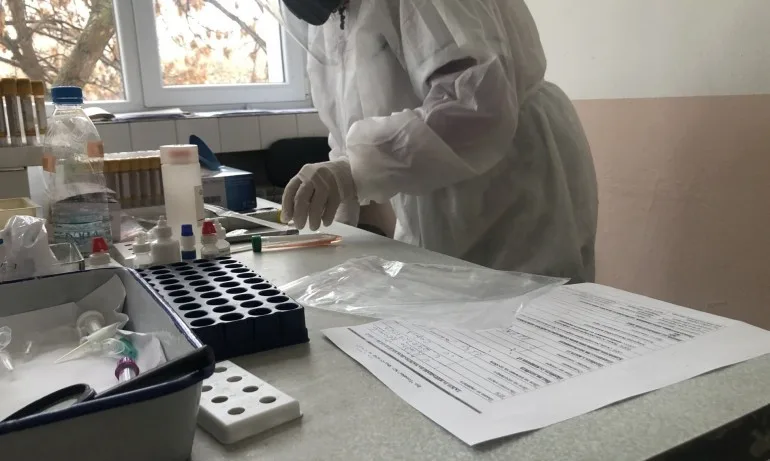 В Пловдив започна масовото изследване за коронавирус на учителите - Tribune.bg