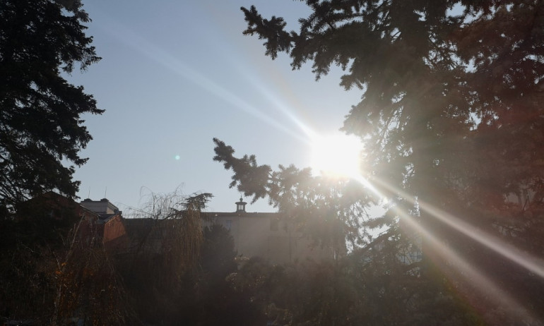 Предимно слънчево на места с валежи - Tribune.bg