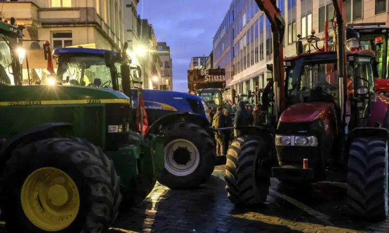 Европарламентът е блокиран от протестиращи фермери - Tribune.bg