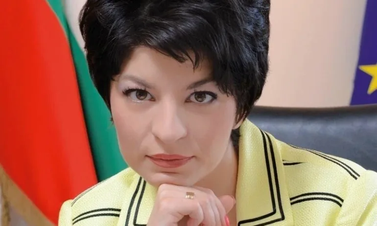 Десислава Атанасова: БСП си търси алиби за изборна загуба - Tribune.bg