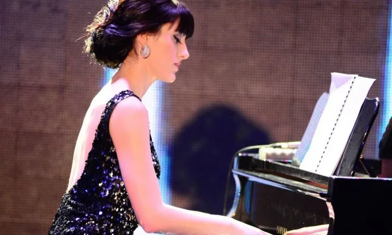 Мария Каракушева представя новия си албум с авангарден концерт - Tribune.bg