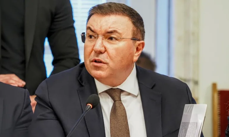 Проф. Костадин Ангелов осъди Стойчо Кацаров за клевета - Tribune.bg