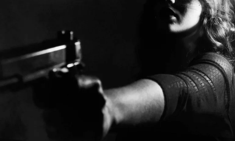 Пияна стреля пред заведение и избяга с Пежо - Tribune.bg