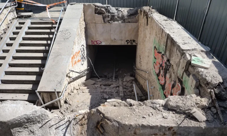 Младежът, който дерайлира трамвай в София, остава в ареста - Tribune.bg