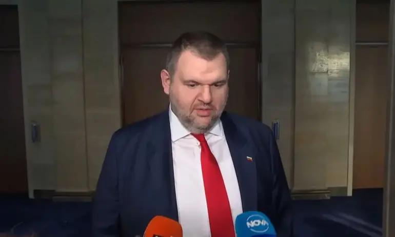 Пеевски посъветва Радев да подаде оставка днес и да си основе политическия проект - Tribune.bg