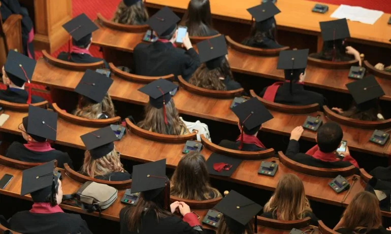 Влизаш на лекция, а вместо за Платон, слушаш, че всичко в ГЕРБ е див провал - Tribune.bg