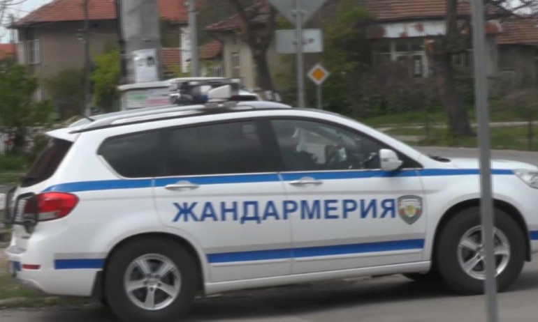 След побоя над лекари: Жандармерия охранява Съдебната палата в Самоков - Tribune.bg