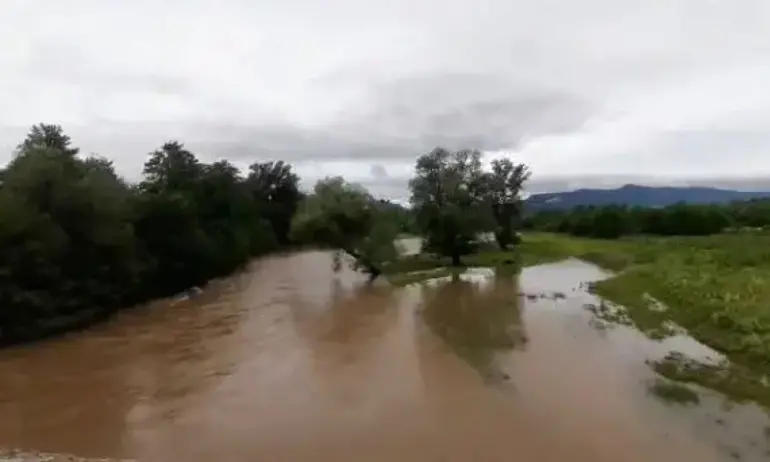 МВР: Няма данни за бедстващи или застрашени хора в резултат на обилните валежи - Tribune.bg