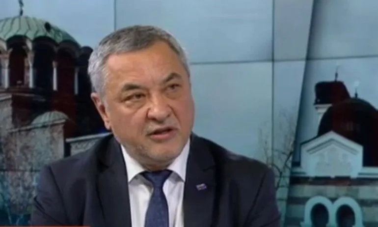 Валери Симеонов сърдит на премиeра за дърпаните бабички по границата - Tribune.bg