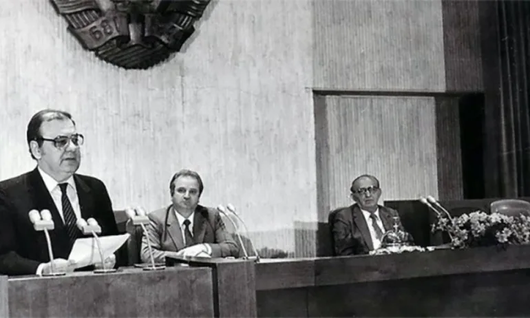 10 ноеври е. 36 години Преход... - Tribune.bg