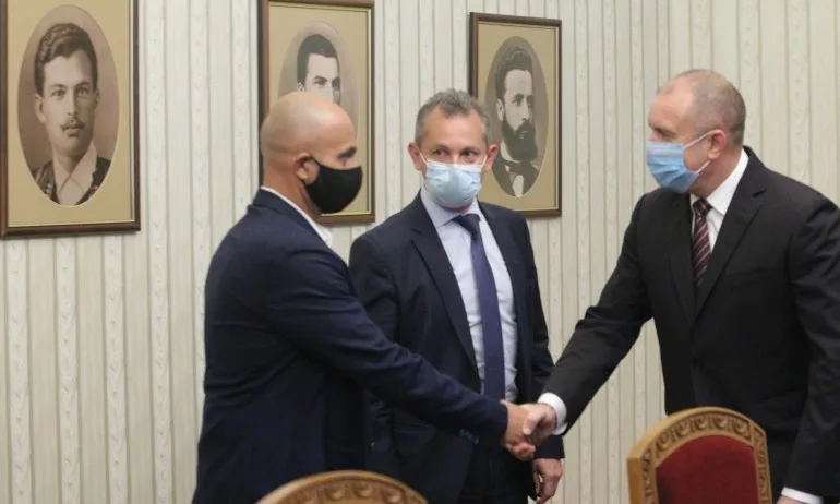 Мрежата: Главният секретар разпердушини президента - Tribune.bg