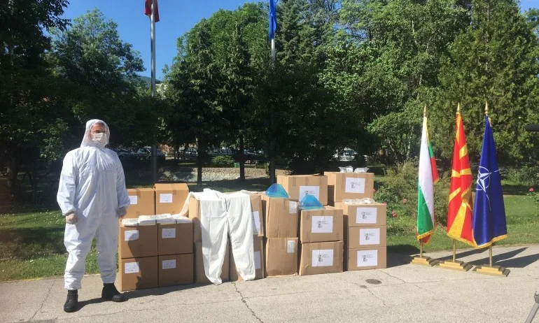 България дари защитни облекла срещу коронавируса на Северна Македония и Албания - Tribune.bg