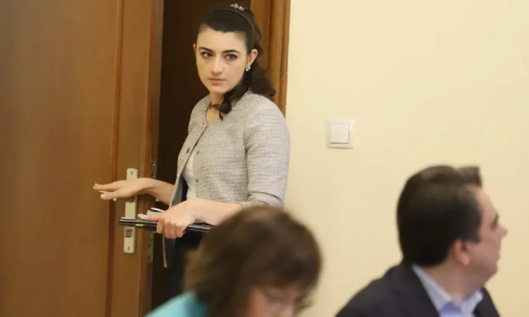 Бориславова: Нямам опита, за да въртя цяла държава на пръста си - Tribune.bg