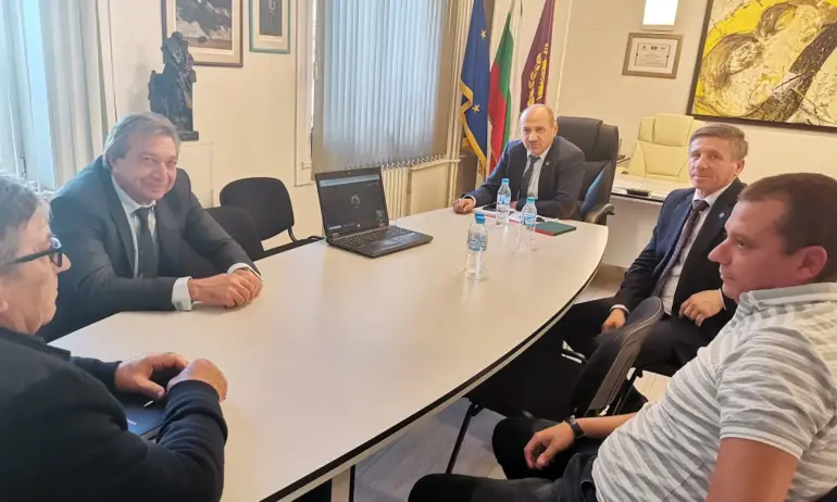Работна среща при кмета на Ловеч обсъди проблемите на водоснабдяването - Tribune.bg