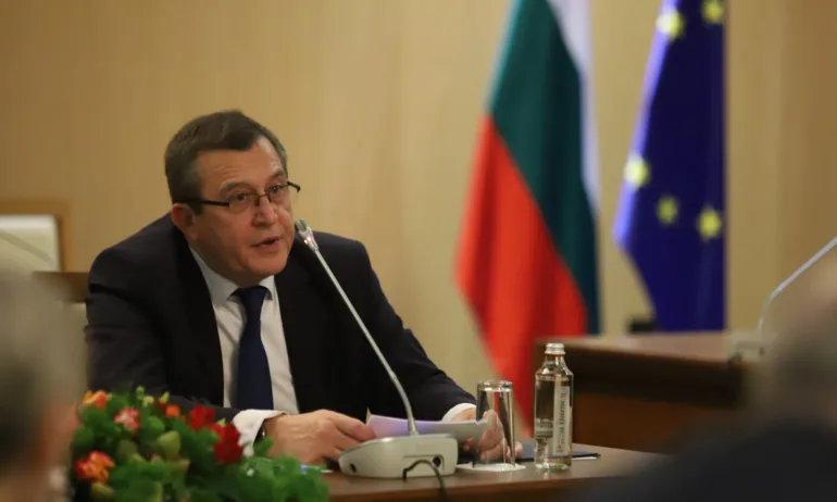 МОН спешно ще уведомява училищните директори за процедура, по която МВР вече иска да ги наказва - Tribune.bg