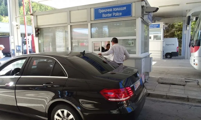 ВАС нареди на полицейските органи незабавно да спрат връчването на глоби на граничните пунктове - Tribune.bg