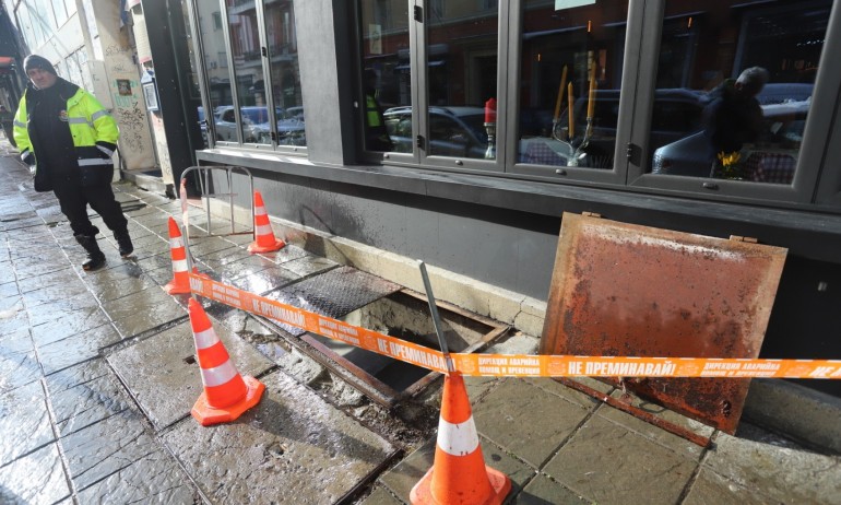 Шахтата, в която пропадна бременна, се оказа вход към мазето на частна сграда - Tribune.bg