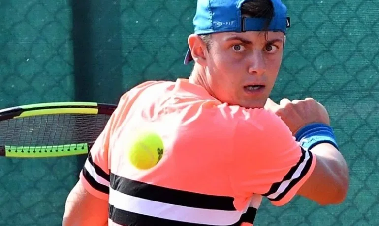 Лазаров се класира за четвъртфиналите в Гърция - Tribune.bg