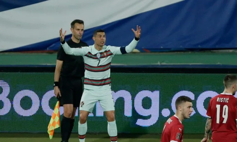 Скандал в Белград: Роналдо хвърли капитанската си лента - Tribune.bg