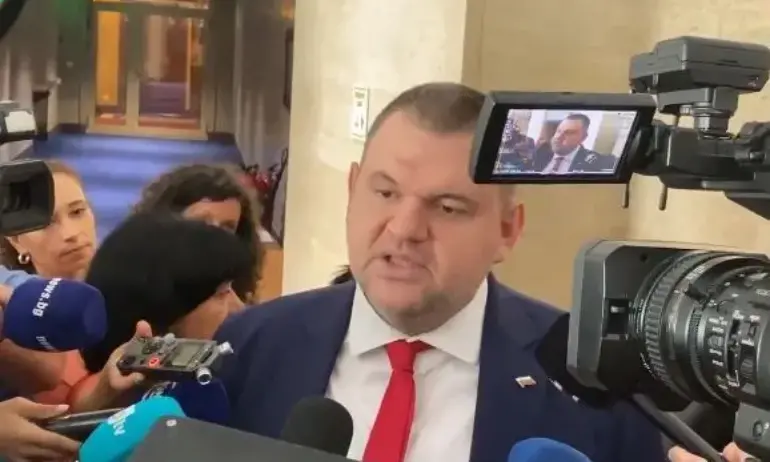 Пеевски: Ако парламентът не тръгне – подаряваме България на Путин - Tribune.bg
