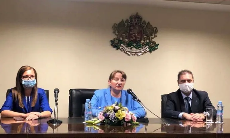 Сачева: Не само не допуснахме скок на безработицата, но и не позволихме сериозен спад в доходите - Tribune.bg