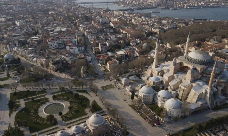 Турция връща полицейския час и задължителните маски - Tribune.bg