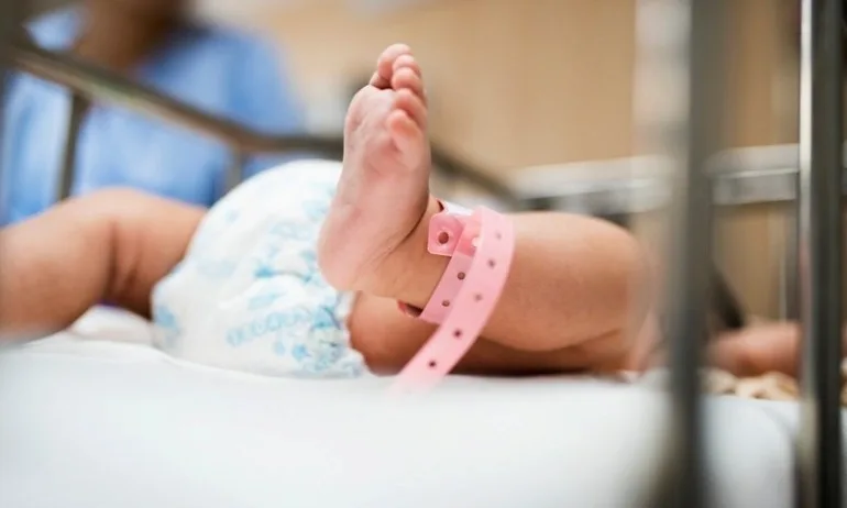 4620 бебета са се родили от началото на годината до Коледа в двете общински АГ болници в София - Tribune.bg