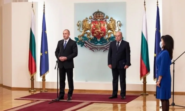 Президентът награди секретаря си по външна политика с Почетен знак и го изпрати посланик - Tribune.bg