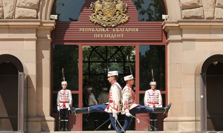 Родители на протест пред Президентството в събота - Tribune.bg